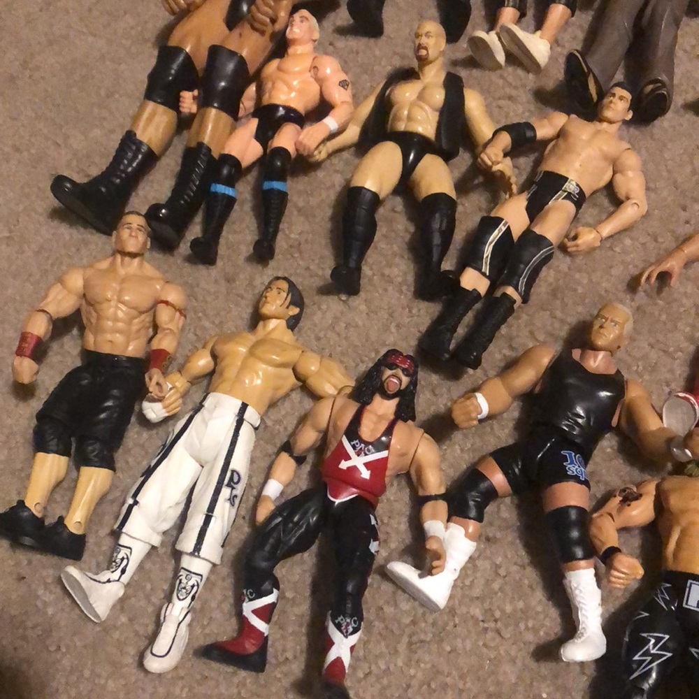 WWE and WWF action figures - Picture 14 of 16